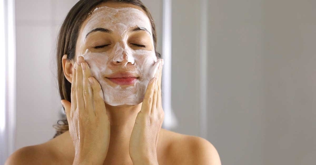 Càng rửa mặt da càng khô, xỉn màu: Có phải bạn mắc 5 sai lầm dưới đây? - Ảnh 5.