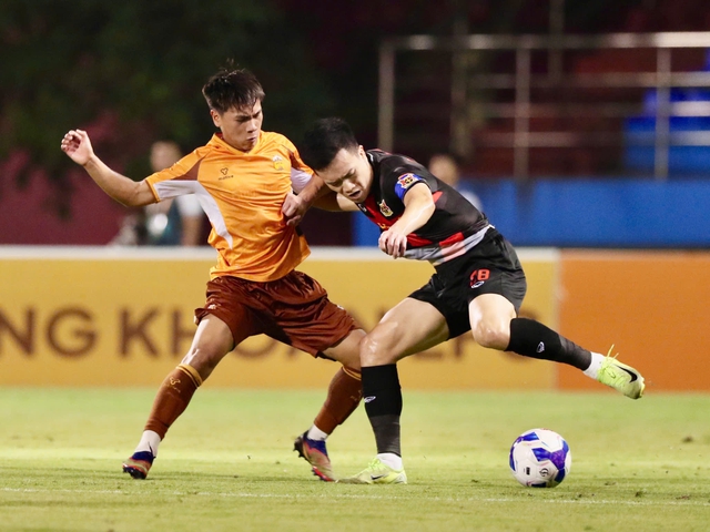 Hoàng Đức cực hay, Ninh Bình FC thắng HAGL 4-3 trong cuộc đua tỷ số điên rồ với 2 thẻ đỏ- Ảnh 1.