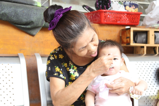 Bốn cháu bé bị bỏ rơi được nhà chùa cưu mang - Ảnh 4.