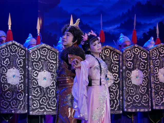 NSƯT Kim Tử Long dốc cạn tơ tằm trong liveshow sinh nhật tuổi 60- Ảnh 2.