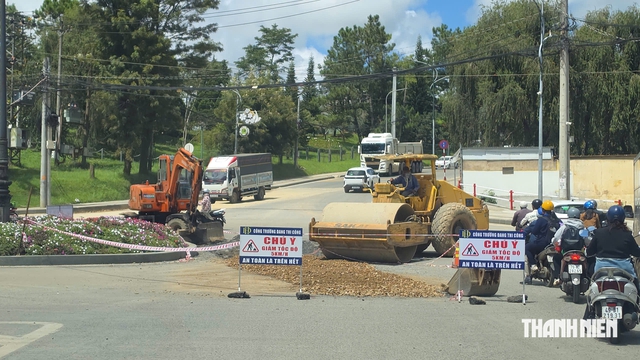 Đà Lạt thảm nhựa 9 tuyến đường trung tâm với vốn hơn 50 tỉ đồng- Ảnh 1.