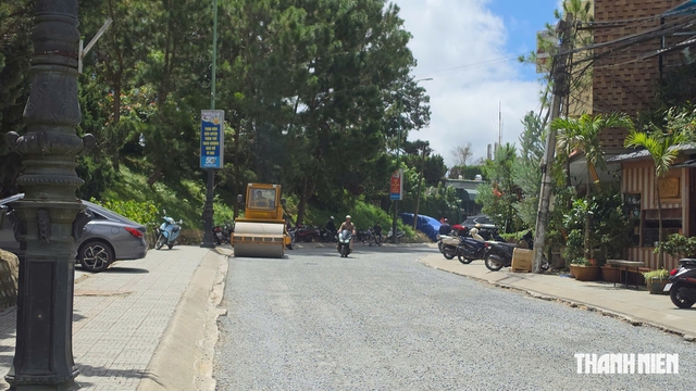 Đà Lạt thảm nhựa 9 tuyến đường trung tâm với vốn hơn 50 tỉ đồng- Ảnh 2.