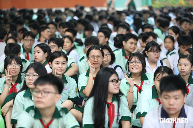 Tuyển sinh lớp 10 TP.HCM năm 2027: Tăng 35.000 thí sinh, mở rộng xét tuyển - Ảnh 1.