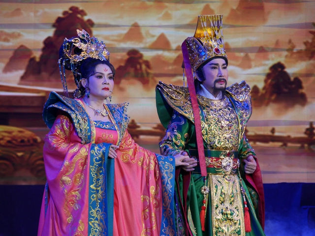 NSƯT Kim Tử Long dốc cạn tơ tằm trong liveshow sinh nhật tuổi 60- Ảnh 1.