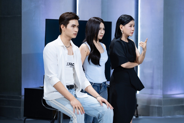 H'Hen Niê khóc nức nở, Võ Hoàng Yến ngất xỉu khi bị Anh Thư loại trò cưng - Ảnh 1.
