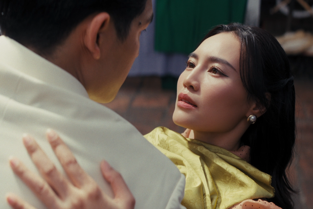 Ninh Dương Lan Ngọc tiết lộ mối quan hệ với mỹ nam k&eacute;m tuổi trong phim mới - Ảnh 1.
