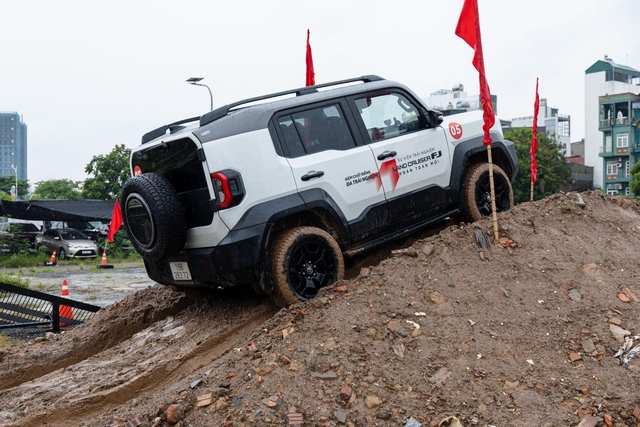 Toyota Land Cruiser FJ - Chất off-road trong hình hài nhỏ gọn - Ảnh 2.