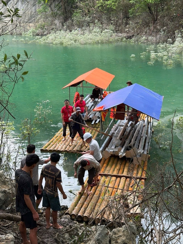 Tạm biệt cảnh ‘hứng sóng’ điện thoại nơi ‘bị bỏ quên giữa dòng chảy đô thị hóa’ - Ảnh 3.