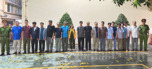 Từ vụ môi giới mại dâm, Công an TP.HCM phá thêm đường dây cá độ bóng đá- Ảnh 2.