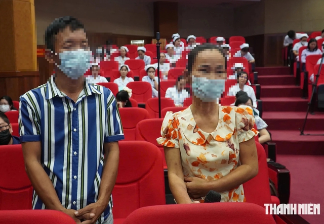Đồng Nai thực hiện thành công ca ghép thận đầu tiên từ người chồng 'hiến' cho vợ- Ảnh 1.