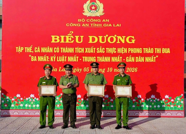 Món quà mộc mạc của vợ chồng người Ba Na tặng thầy giáo - Ảnh 1.
