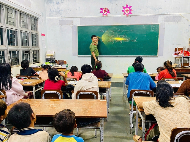 Món quà mộc mạc của vợ chồng người Ba Na tặng thầy giáo - Ảnh 4.