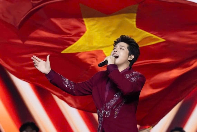 Dàn sao đổ bộ concert quốc gia 30.000 khán giả
- Ảnh 1.
