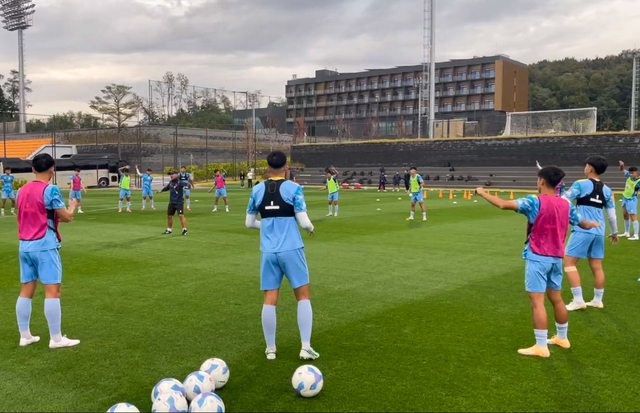 U.17 Việt Nam 'đổ bộ' Hàn Quốc, sẵn sàng đấu chủ nhà: Khó có kênh phát- Ảnh 3.