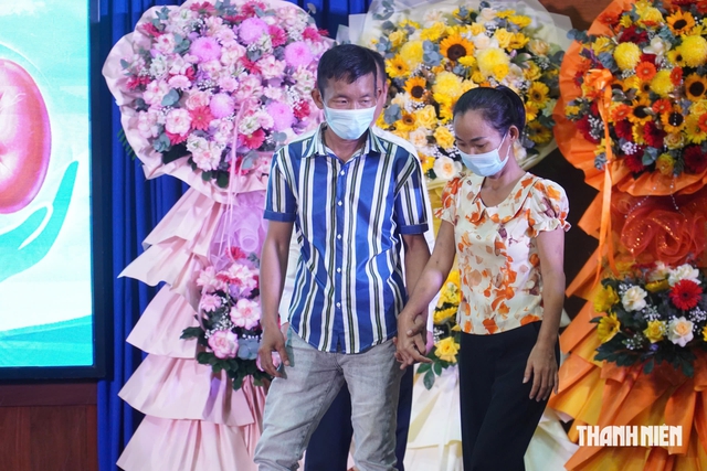 Đồng Nai thực hiện thành công ca ghép thận đầu tiên từ người chồng 'hiến' cho vợ- Ảnh 3.