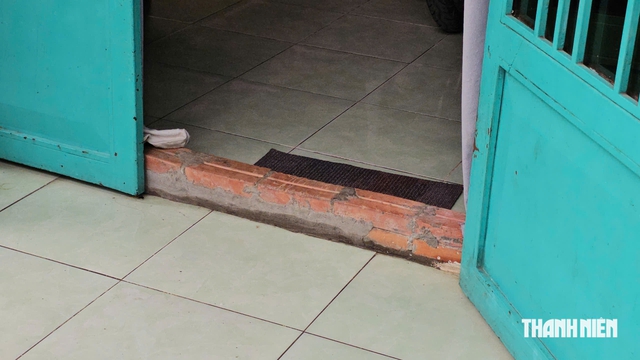 Khổ sở v&igrave; ngập nước hẻm 1428 Huỳnh Tấn Ph&aacute;t suốt gần 3 th&aacute;ng - Ảnh 6.