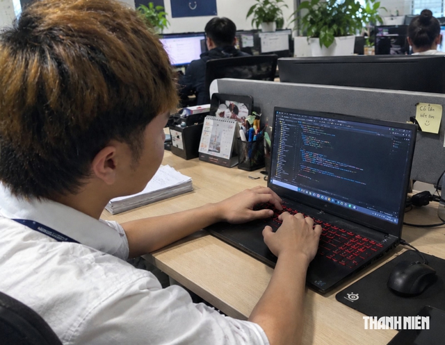 Khi có AI hỗ trợ làm việc, người lao động có cần làm đủ 8 tiếng/ngày? - Ảnh 2.
