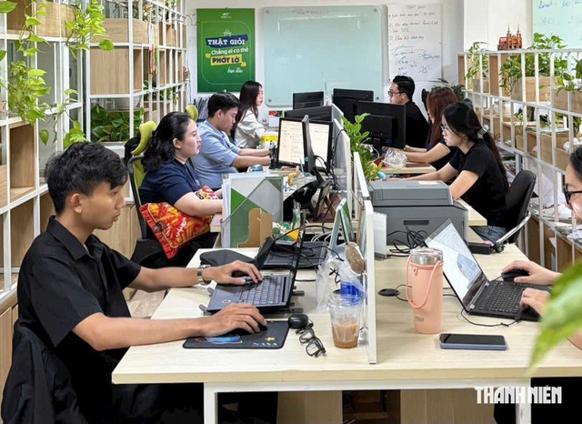 Khi có AI hỗ trợ làm việc, người lao động có cần làm đủ 8 tiếng/ngày? - Ảnh 1.