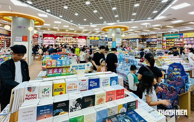 Hai nhà sách 'khủng' được đầu tư 28 tỉ đồng tại Hải Dương và Thanh Hóa - Ảnh 5.