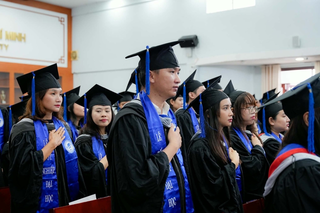 Trường đại học đầu tiên có chương trình từ xa đạt chuẩn châu Âu - Ảnh 1.