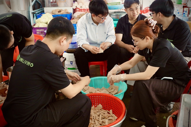 Giữ lửa cho những mầm sống - Ảnh 1.