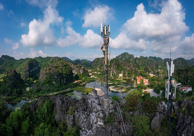 ‘Các cháu trong bản học được trên mạng không?’ - Ảnh 1.