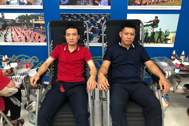 Thiếu tá giữ 'tài khoản 0 đồng' và hành trình chắp cánh ước mơ - Ảnh 6.