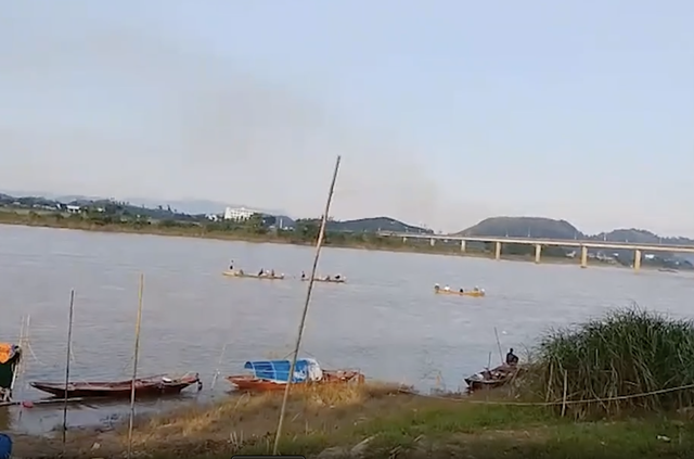 Lật thuyền trên sông Lam, 2 vợ chồng mất tích- Ảnh 1.