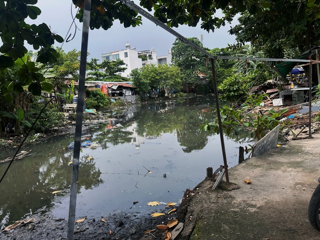 Phía sau dòng nước bẩn - Ảnh 6.