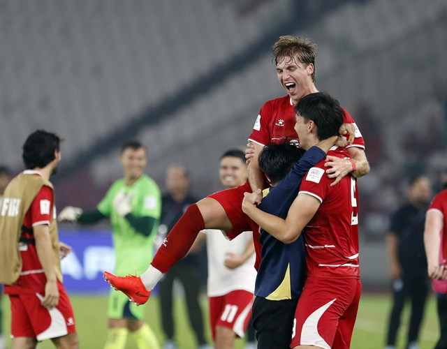 B&aacute;o ch&iacute; Indonesia chỉ khen, kh&ocirc;ng &lsquo;đả động&rsquo; chuyện đội nh&agrave; được trọng t&agrave;i cho th&ecirc;m 7 ph&uacute;t b&ugrave; giờ- Ảnh 2.