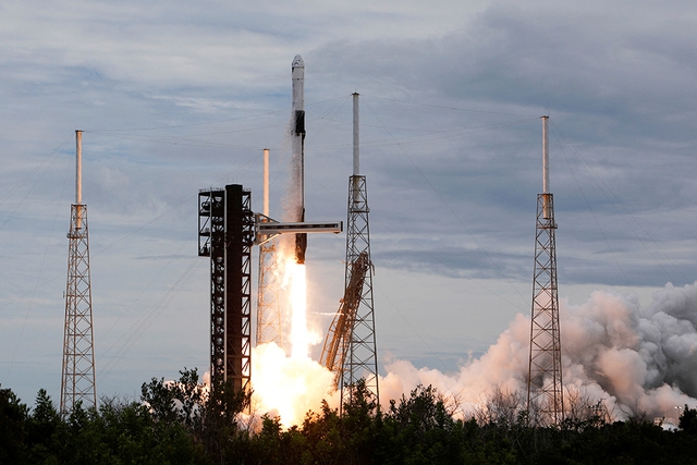 SpaceX lập kỷ lục hành trình nhanh nhất tới ISS - Ảnh 1.