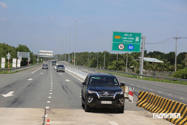 Cao tốc Bến Lức - Long Th&agrave;nh trong 24 giờ đầu ti&ecirc;n &lsquo;đ&oacute;n&rsquo; bao nhi&ecirc;u lượt phương tiện?- Ảnh 1.