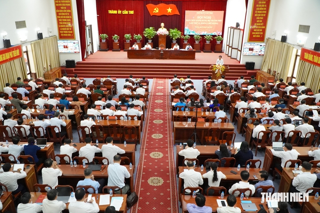 Bí thư Thành ủy Cần Thơ phê bình tình trạng giải quyết công việc lòng vòng- Ảnh 2.