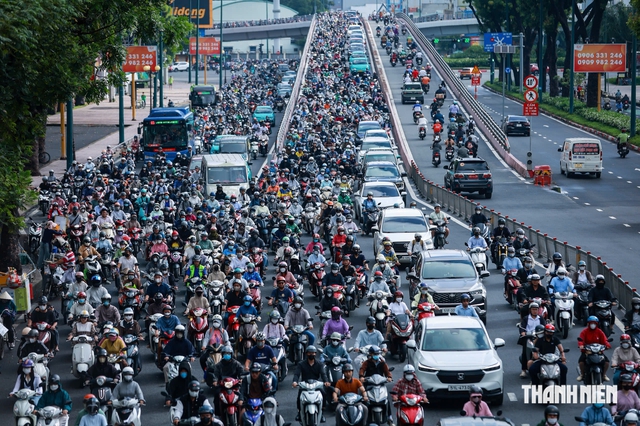 Đường Phạm Văn Đồng, Nguyễn Tất Thành ở TP.HCM sẽ được phân làn linh hoạt theo giờ? - Ảnh 3.