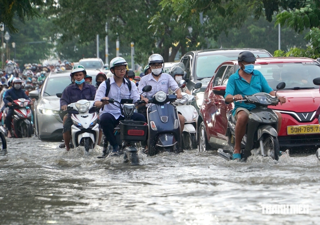 Phụ huynh TP.HCM đề xuất học trực tuyến khi mưa lớn, triều cường, Sở GD-ĐT nói gì? - Ảnh 3.