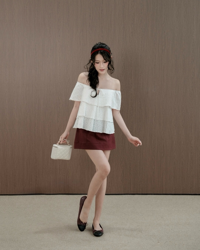 Chỉ với hai gam m&agrave;u đỏ - trắng, mặc sao để kh&ocirc;ng lỗi mốt  - Ảnh 1.