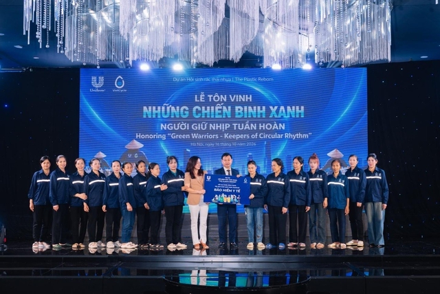 Hơn 3.000 người thu gom ve chai được hỗ trợ bảo hiểm y tế - Ảnh 1.