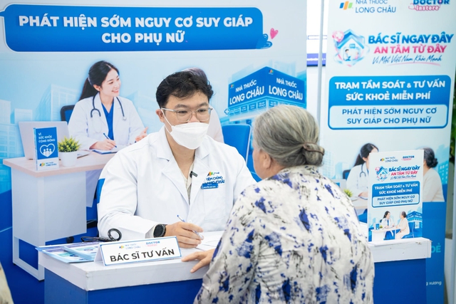 Tầm soát miễn phí, tư vấn sức khỏe 1:1 cùng bác sĩ tại nhà thuốc Long Châu - Ảnh 1.