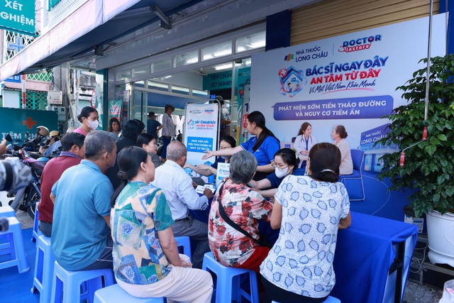 Tầm soát miễn phí, tư vấn sức khỏe 1:1 cùng bác sĩ tại nhà thuốc Long Châu - Ảnh 2.