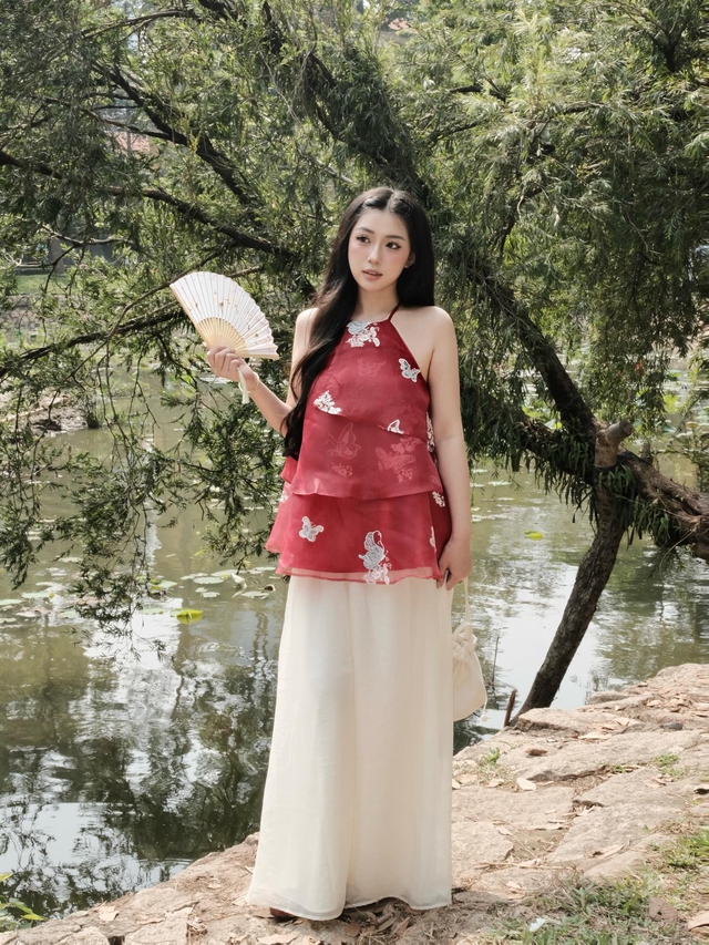 Chỉ với hai gam m&agrave;u đỏ - trắng, mặc sao để kh&ocirc;ng lỗi mốt  - Ảnh 5.