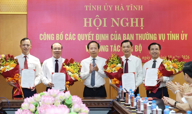 Hà Tĩnh điều động, luân chuyển và bổ nhiệm 10 cán bộ chủ chốt - Ảnh 1.