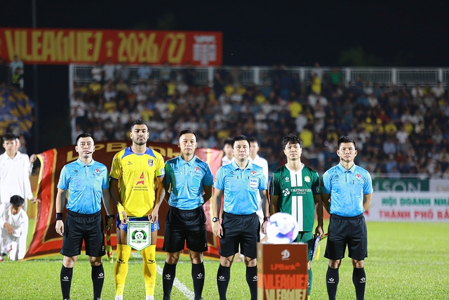 Đua sinh tồn V-League cực n&oacute;ng: C&ocirc;ng Phượng v&agrave; CLB TP.Đồng Nai kh&oacute; tho&aacute;t v&eacute; rớt hạng?- Ảnh 2.