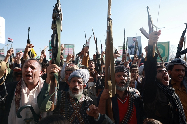 Houthi tấn c&ocirc;ng trại huấn luyện của ch&iacute;nh phủ Yemen, 58  người chết - Ảnh 1.
