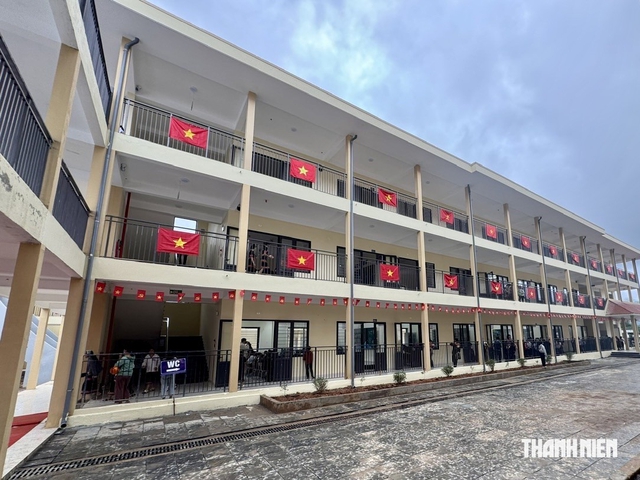 Quảng Ngãi phê bình chủ đầu tư, nhà thầu chậm tiến độ 4 trường nội trú- Ảnh 2.
