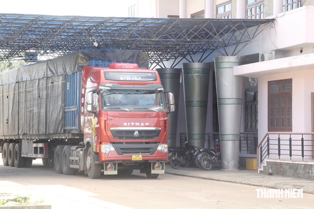 Cấm xe tải lớn tr&ecirc;n quốc lộ 14D: Đ&agrave; Nẵng v&agrave; L&agrave;o t&igrave;m c&aacute;ch gỡ kh&oacute; - Ảnh 1.