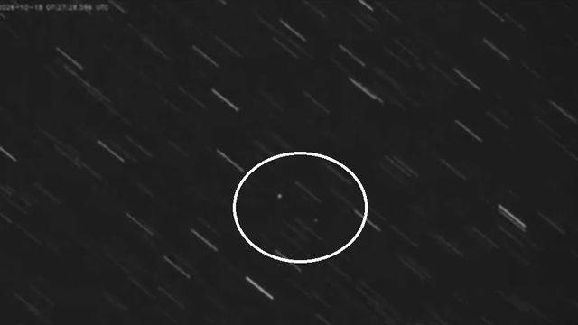 Russian satellite makes possibly unprecedented approach to another spacecraft without permission  - Ảnh 1.
