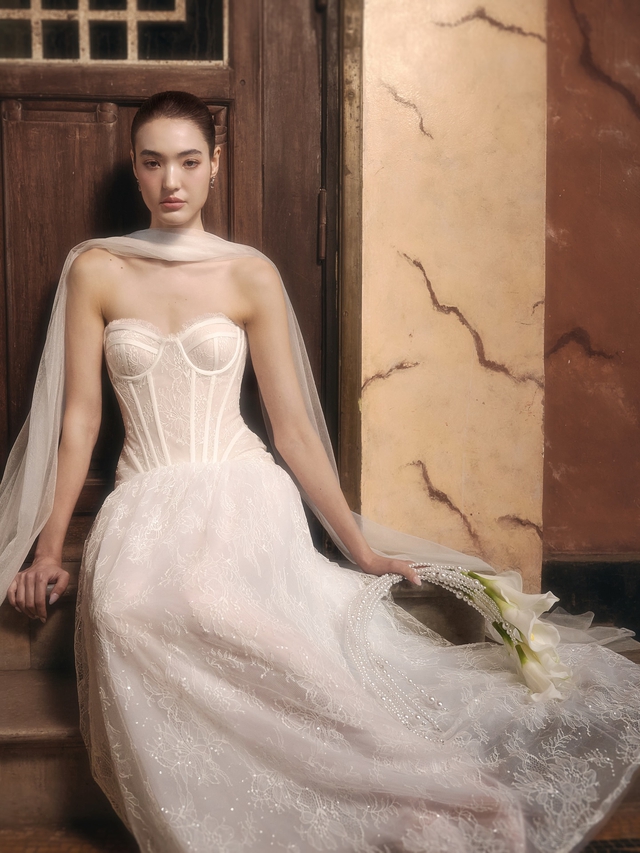 Điểm xuyết khăn choàng voan, lụa với váy dài tôn thần thái kiêu sa - Ảnh 2.