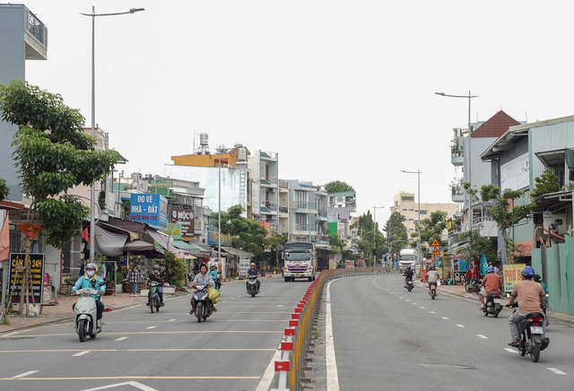 Dân mừng vì đường Nguyễn Ảnh Thủ nối dài được ngầm hóa - Ảnh 1.