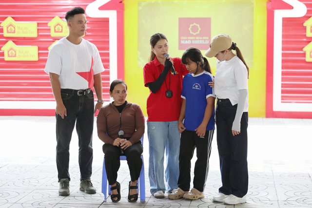 Trương Thế Vinh xót xa trước cô bé 12 tuổi gánh vác gia đình sau biến cố- Ảnh 1.