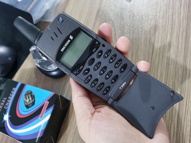 Điện thoại nắp gập thập ni&ecirc;n 1990 c&oacute; g&igrave; khiến người d&ugrave;ng nhớ m&atilde;i? - Ảnh 3.